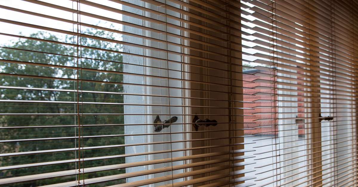 Pros and Cons of Faux Wood Blinds An InDepth Analysis